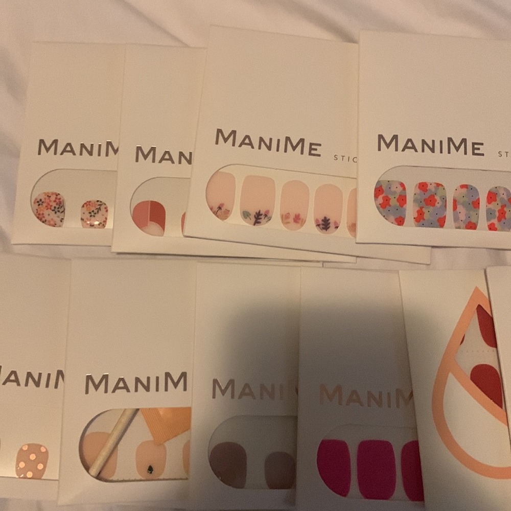 Lots of fun ManiMe stick on gels. - Picture 2 of 10